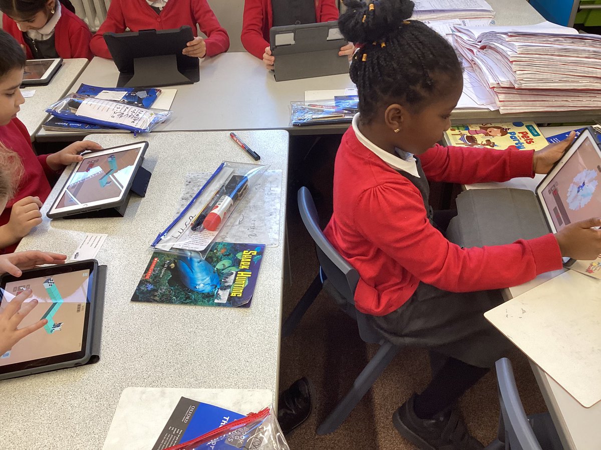 Lansdowne Class have been using Rodocodo in computing to learn about looping. #Challenge #teamwork