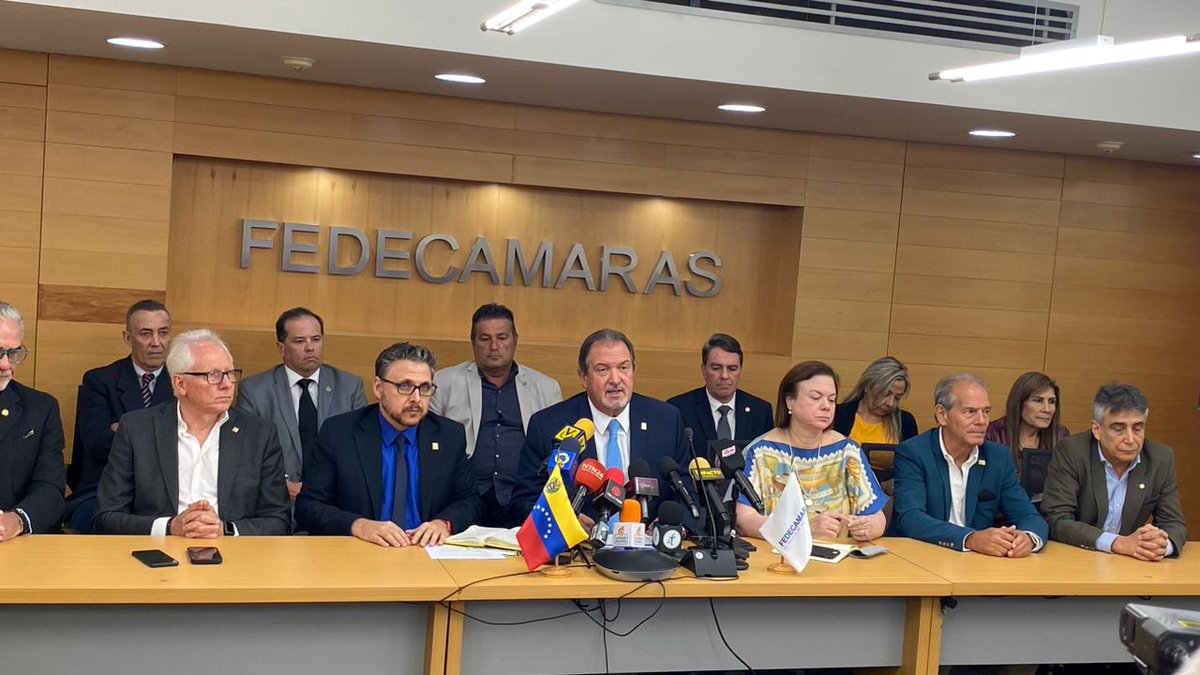 fedecamaras's tweet photo. #EncuestaCualitativaEmpresarial Para el estudio se levantó información de 97 gremios que hacen vida en los sectores: agricultura, manufactura, comercio, construcción, turismo, servicios inmobiliarios y telecomunicaciones. https://t.co/7BIsuPxay5