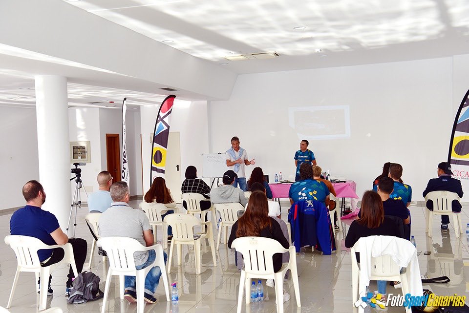 Invitado por la revista #fotosportcanarias impartiendo un curso de copilotos junto a #framciscotadeo en Las Palmas. Gran afición a los rallies en Las Canarias!!👏👏👏👏