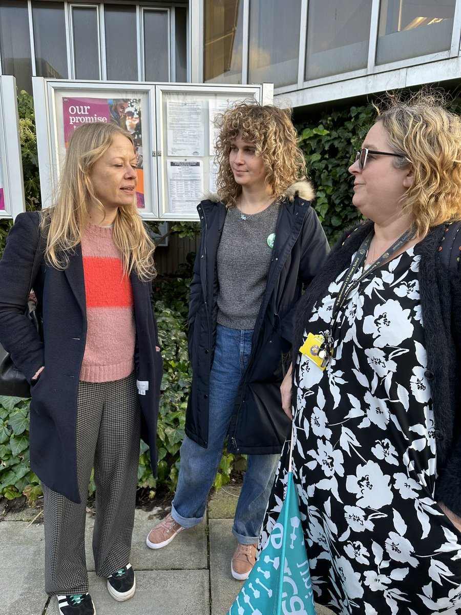 Brighton & Hove LDR Sarah Booker-Lewis (@bhdemocracynews) on Twitter photo St Bartholomew's headteacher Katie Blood (right) talking with Green candidate for #Brighton Pavilion  <a href="/sianberry/">Sian Berry</a> and Regency councillor <a href="/_greenchloe/">Chloë Goldsmith</a> #LDreporter #Hove St Bartholomew's headteacher Katie Blood (right) talking with Green candidate for #Brighton Pavilion  <a href="/sianberry/">Sian Berry</a> and Regency councillor <a href="/_greenchloe/">Chloë Goldsmith</a> #LDreporter #Hove