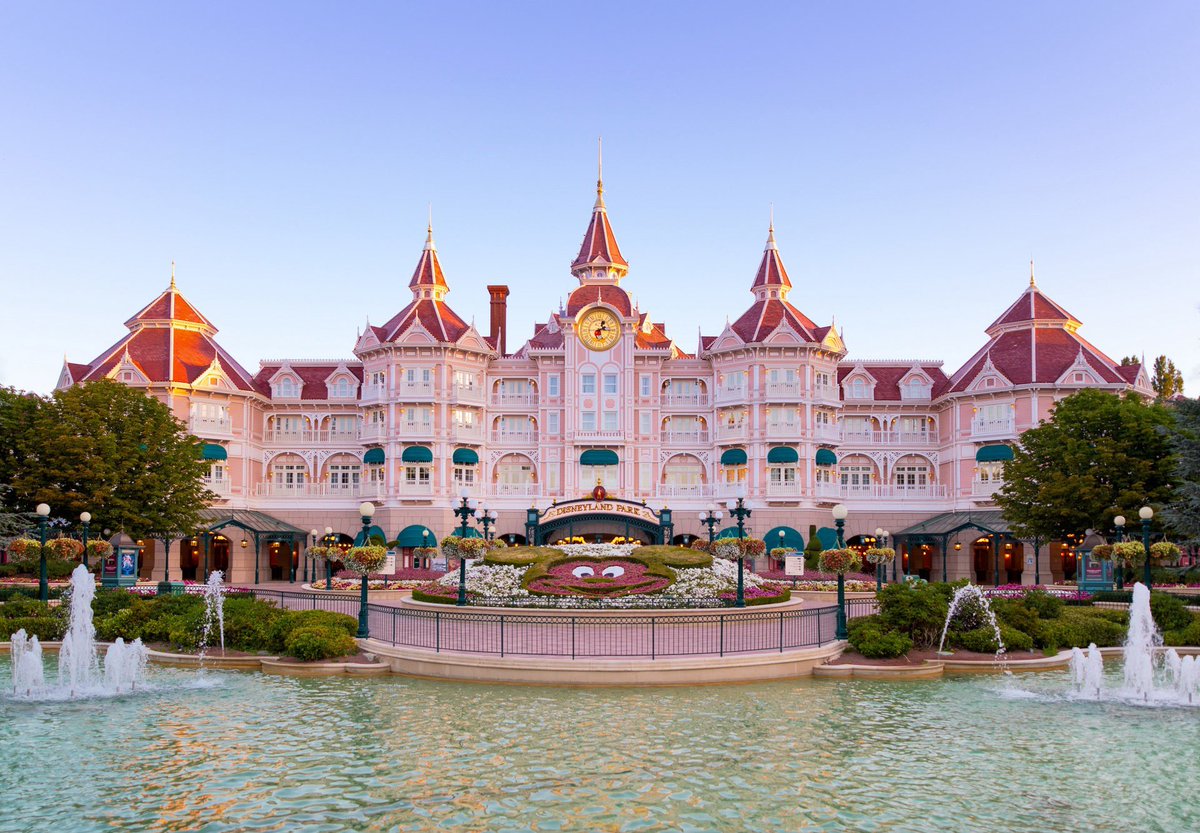 WeCanFlyDlrp's tweet photo. Hier sind ein paar interessante Fakten zum  restaurierten und jetzt royalen Disneyland Hotel, dass am kommenden Donnerstag, den 25. Januar 2024 wiederöffnet.

#disneylandparis https://t.co/k7Y77qgVvq