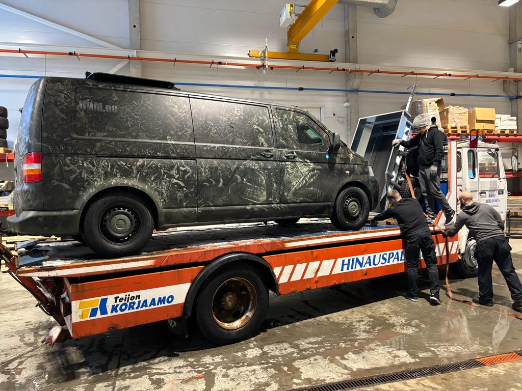ErkoLaidinen1's tweet photo. Its not easy work to get trucks to Ukraine... main outcome for me is tires and fuel. Both trucks now punctured tires at least once(still far from destination).
Suppot to Paypal or Coffee is appreciated!❤️ https://t.co/wG59hHrQGS