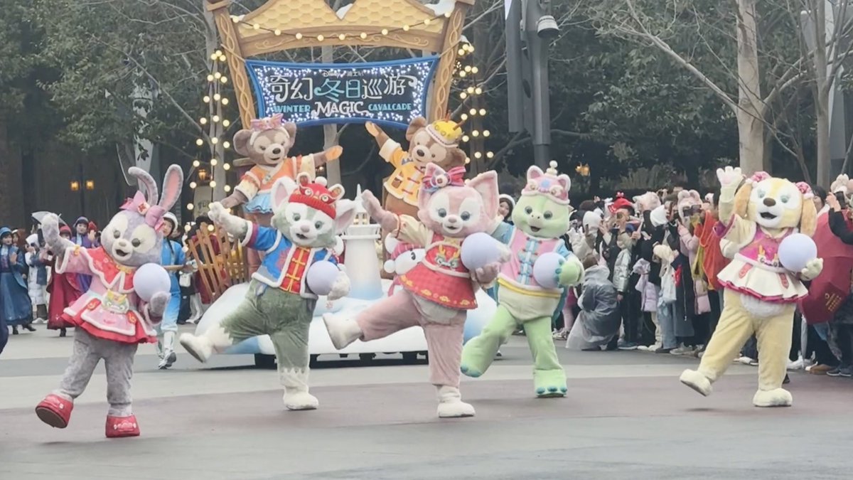 Aeee00451374's tweet photo. 在快乐老家许下心愿哈哈哈哈哈哈 https://t.co/1kgH4tBaH5