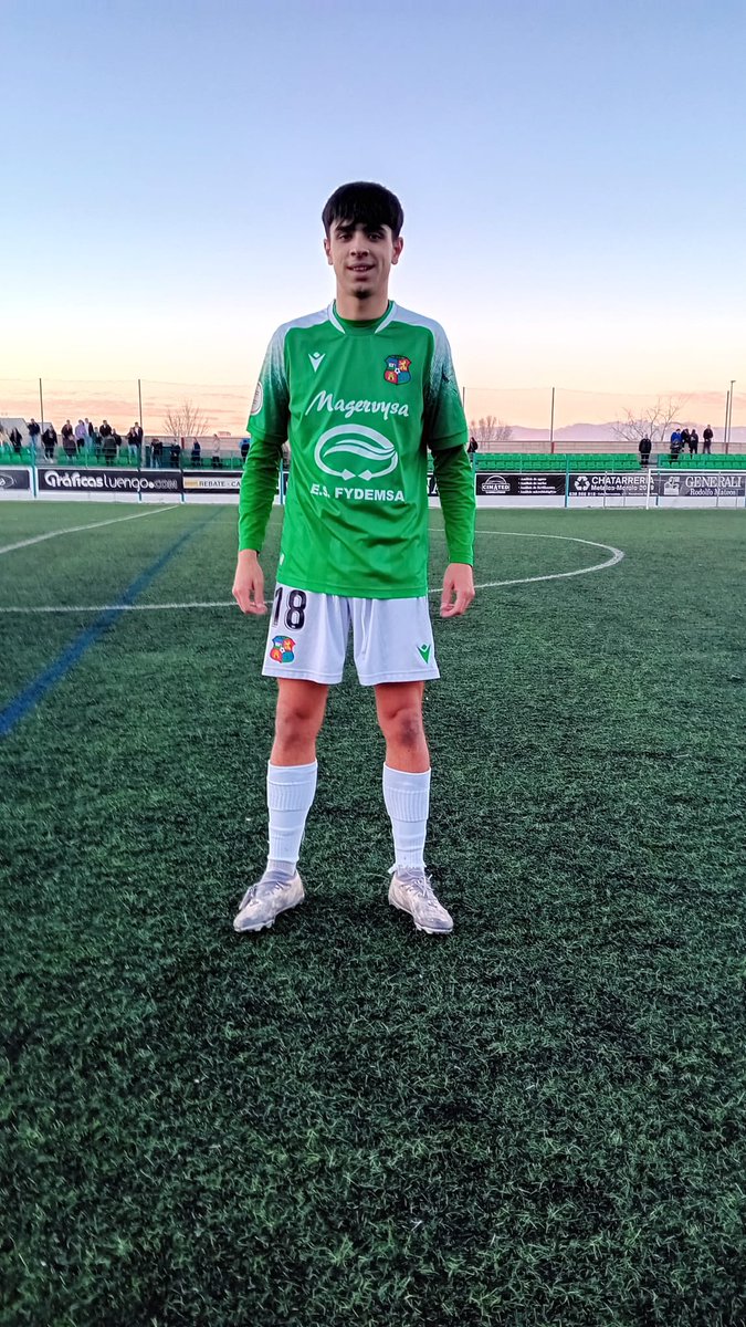 MORALO_CP's tweet photo. Hoy tenemos que felicitar a nuestro juvenil Hugo Pineda por su debut con el primer equipo en el partido de ayer contra el @AtcoPueblonuevo 

¡Enhorabuena! El trabajo diario da sus frutos👏🏽 https://t.co/edJkOwbNgX