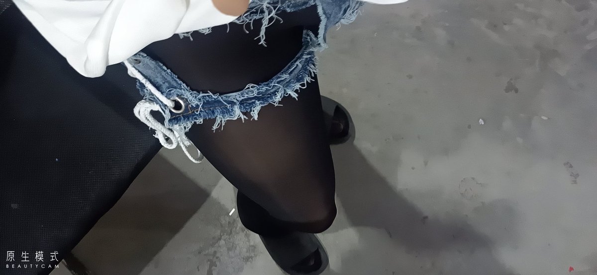 hmuk217's tweet photo. 穿了裤子么？没穿？如穿！ https://t.co/MwO4HJxjpF