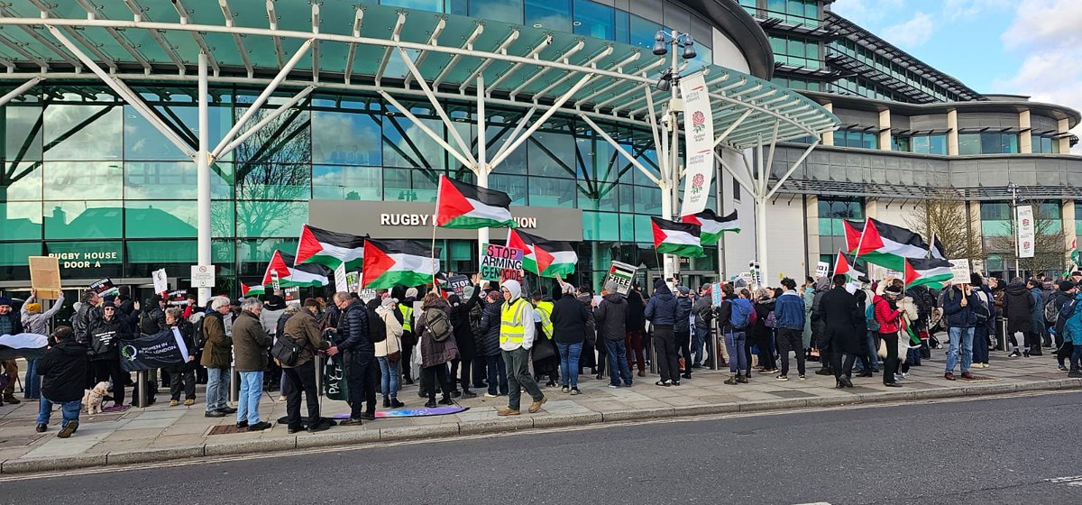 🚨HAPPENING NOW: Protesters gathering outside the Twickenham arms fair, as inside companies arming Israel's genocidal assault on Palestinians showcase their deadly weaponry. #StopArmingIsrael