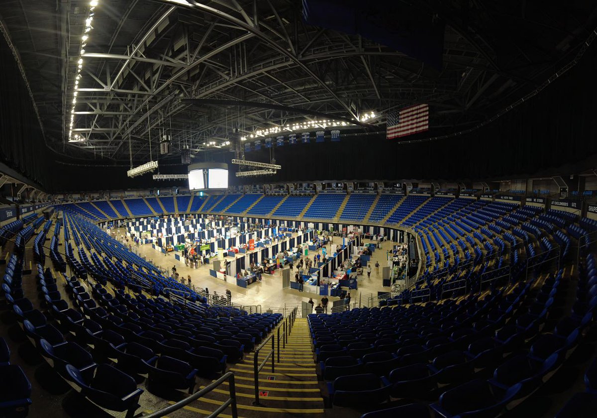 JordanCenter's tweet photo. 🔜 This week at the #JordanCenter!

• Tues - @Penn_State Spring Career Days 💼
• Wed - @Penn_State Spring Career Days 💼
• Sat - @PennStateMBB vs Minnesota 🏀
• Sun - @PennStateWBB vs Maryland🏀

For more info, visit → https://t.co/W0eCwtXAPo https://t.co/9lYEkyA2wA