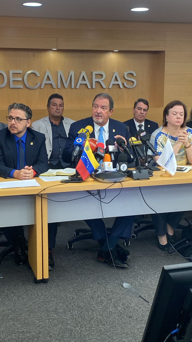 fedecamaras's tweet photo. #EncuestaCualitativaEmpresarial – Las remuneraciones mínimas del personal obrero fueron $161; de profesionales $335; y gerentes $628. https://t.co/fmLAtDGzuJ
