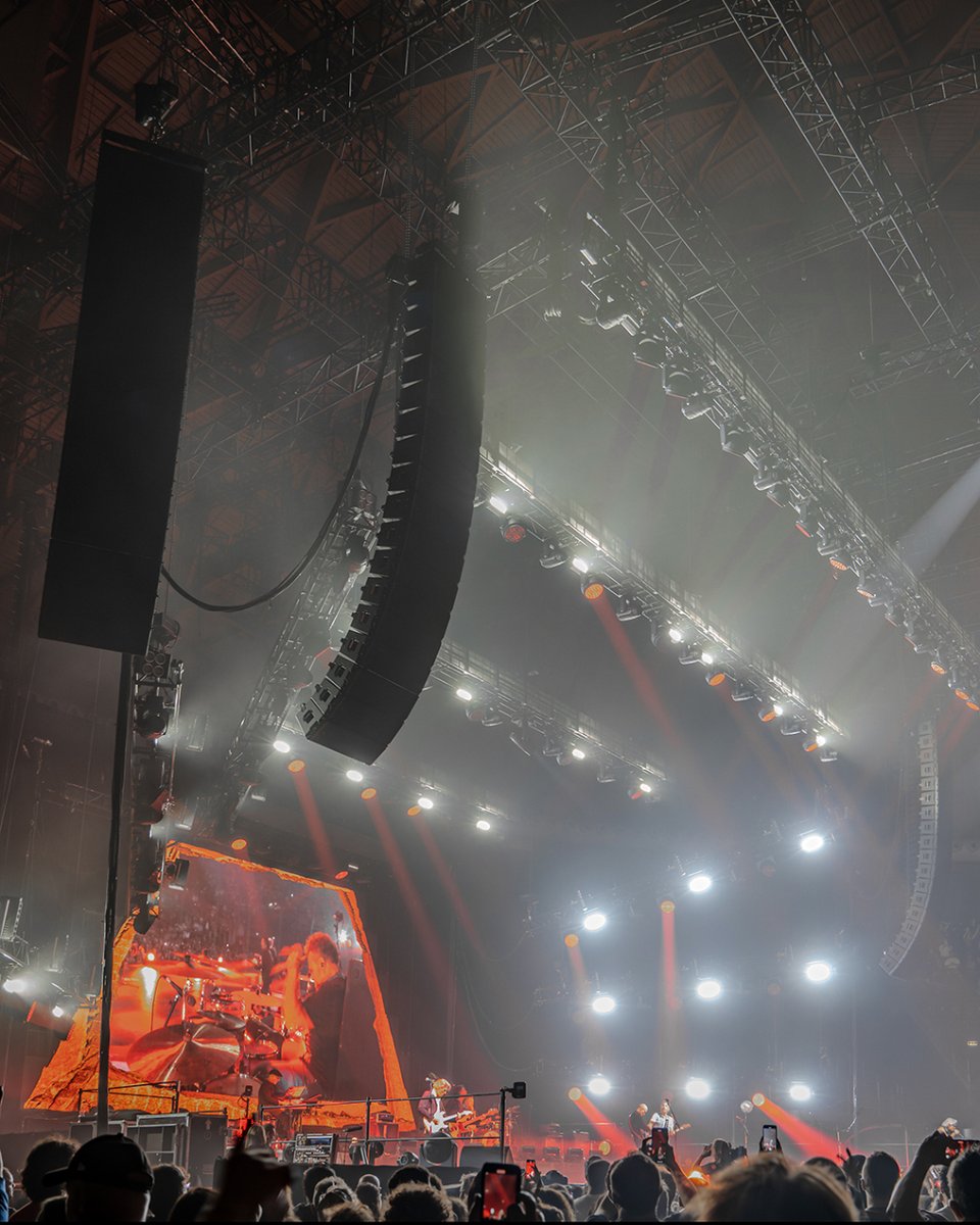 ttaudioofficial's tweet photo. 🔊 Italian rocker 🇮🇹 Luciano Ligabue is back on tour, bringing his electrifying performances to indoor arenas with the help of the powerful TT+ AUDIO GTX line array system.

Read more ➡️ https://t.co/SO3zLV0UuF
-
-
-
#TTAudio #ExperienceTT #GTXSystem #TT #linearraysystems https://t.co/4KRQc0xk8f