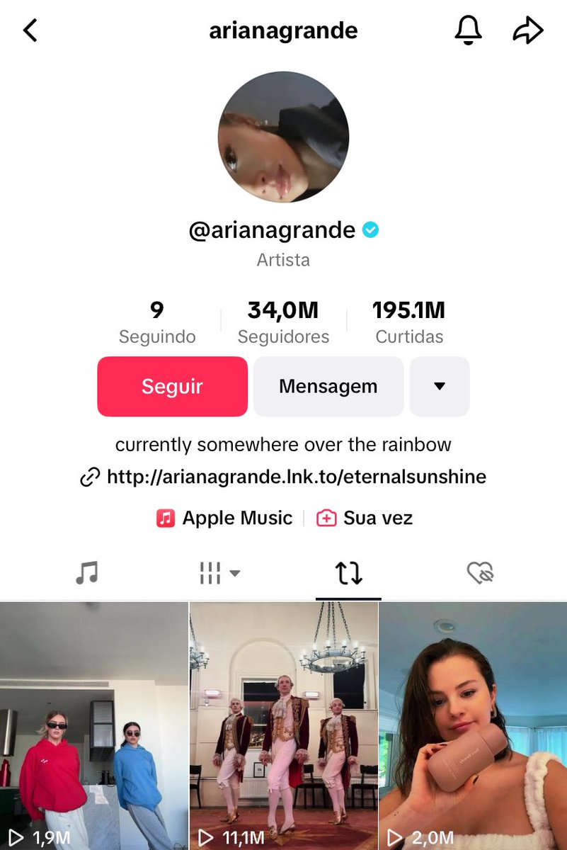 PortalSelenaBR's tweet photo. 📲 A cantora Ariana Grande republicou o vídeo de Selena Gomez no TikTok ao som de ‘yes, and?’. https://t.co/OslfJbolEg
