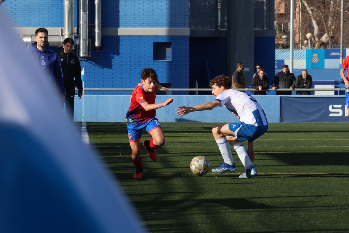 ⚽️ L'Infantil Masculí A ha tancat la primera volta a la Divisió d'Honor a la novena plaça.

👏🏻 Any de creixement dels futbolistes entrenats per <a href="/RogerRovira19/">Roger Rovira</a>, en la màxima categoria.

🛫 A continuar amb els aprenentatges, EQUIP!

[📷 Marcos Castillo]

#SomMartinenc