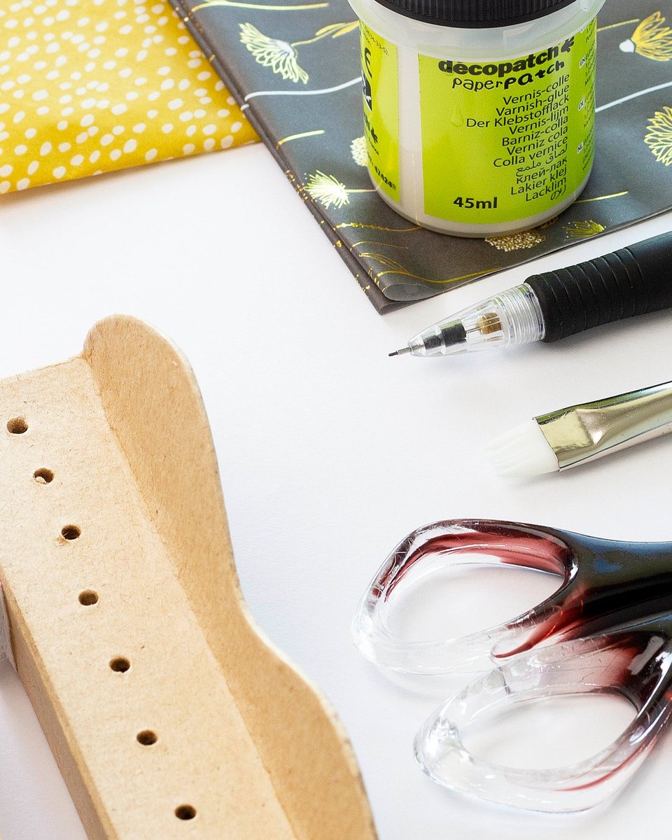 DecopatchFR's tweet photo. 🌸 Découvrez notre tout nouveau Mini-Kit Adulte Décopatch !

Prenez du temps pour vous et créez 3 jolies étagères fleuries.

Tout le matériel nécessaire est inclus pour une expérience créative relaxante. 
Embellissez votre espace avec élégance et laissez votre créativité s'épanouir ! 🌿🎨

référence : KIT044C

#decopatch #decoration #DIY