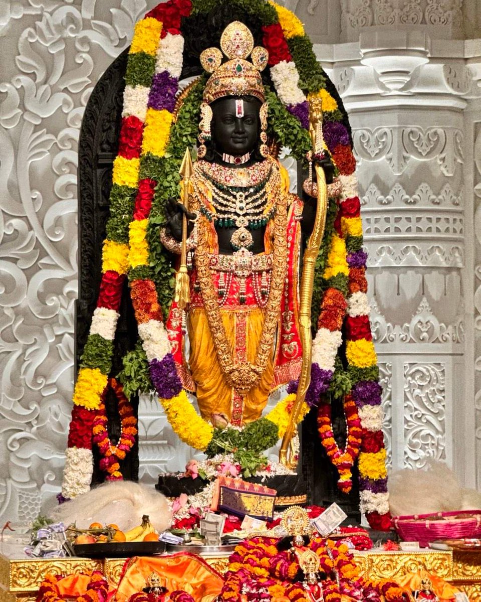 Shantranu's tweet photo. श्रीराम राम रघुनन्दन राम राम ।
श्रीराम राम भरताग्रज राम राम ।
श्रीराम राम रणकर्कश राम राम ।
श्रीराम राम शरणं भव राम राम ॥ https://t.co/lpYOilromm