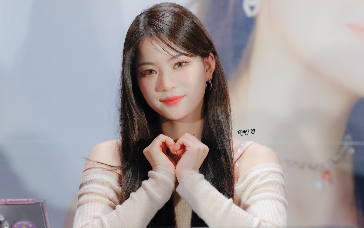 jjin_sss3n's tweet photo. 채영아 생일 축하해💖 올 한해도 잘 부탁해❤️❤️

#겨울고양이_아이사_생일이야옹 
#HAPPYCAT_ISA_DAY https://t.co/v3OM2DOw5U