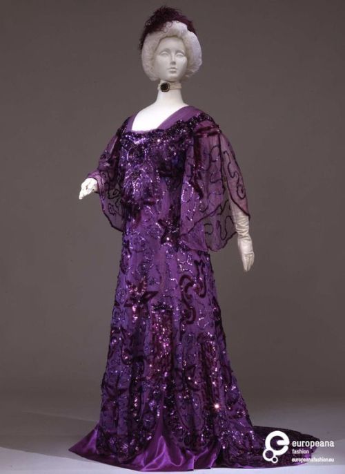 Wish it was purple though. #Frockingfabulous #fashionhistory of c.1908, by #CallotSoeurs, via Europeana.