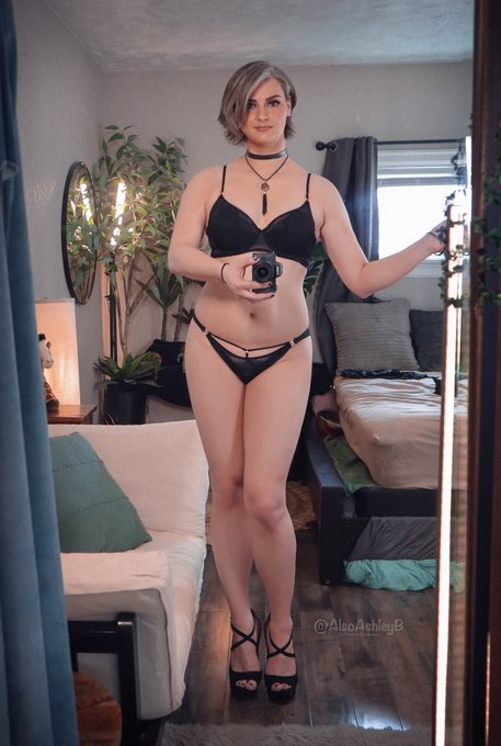 New Bikini Check ? https://t.co/JUxrvlLYmh