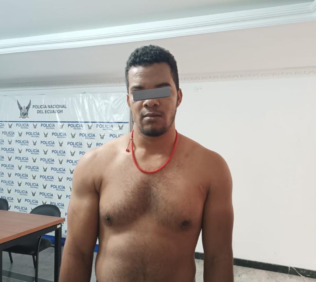 agusantonetti's tweet photo. Urgente. Las Fuerzas Armadas de Ecuador acaban de capturar al terrorista comunista Carlos Arturo Landázuri, alías El Gringo, líder de las disidencias de las FARC. Era uno de los comunistas más buscados de la región. Gran noticia para toda América Latina. https://t.co/z5HEFwH8xW