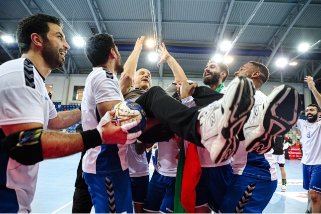 🏐 رسمياً أزرق_اليد الى نصف النهائي الآسيوي و نهائيات كأس العالم 2025
🇰🇼🇰🇼🇰🇼🇰🇼🇰🇼
عملاق اسيا الأزرق .... عملاق الزمن الجميل رجع يكتب صفحة جديدة من العالمية بسواعد جيل شباب ابطال المنتخب 💪

الف الف مبروك وتستاهلون اعلى درجات التكريم 🌹