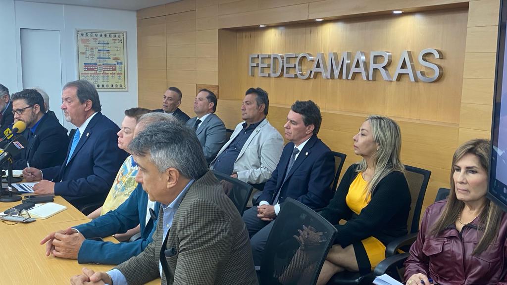fedecamaras's tweet photo. #EncuestaCualitativaEmpresarial – 84% de los gremios consultados se vio afectado por la intermitencia en el suministro de combustible. Mientras que al 89% le impactó la deficiencia de energía eléctrica. https://t.co/6othUdwfCJ