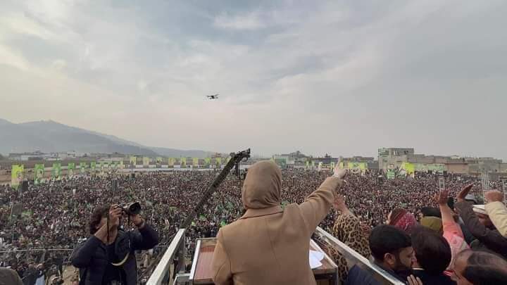 drAlviSays's tweet photo. نواز شریف اپنی کارکردگی بتا کر ووٹ مانگتا ہے 
جبکہ باقی پارٹیاں نواز شریف پر الزامات لگا کر ووٹ مانگتی ہیں

 بس اتنا سا فرق ہے۔۔۔

#مانسہرہ_نوازشریف_کا https://t.co/yqecFTHe9t