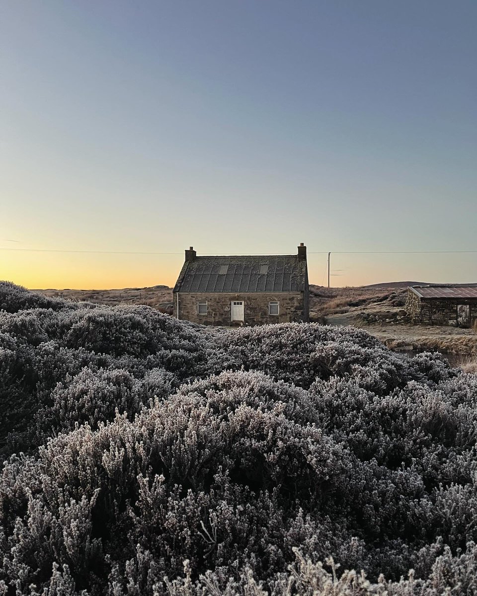 The frost before the snow! How beautiful is this wee cottage in Uist? 😍 📸: @allankeyte #visitouterhebrides #hebrideanway