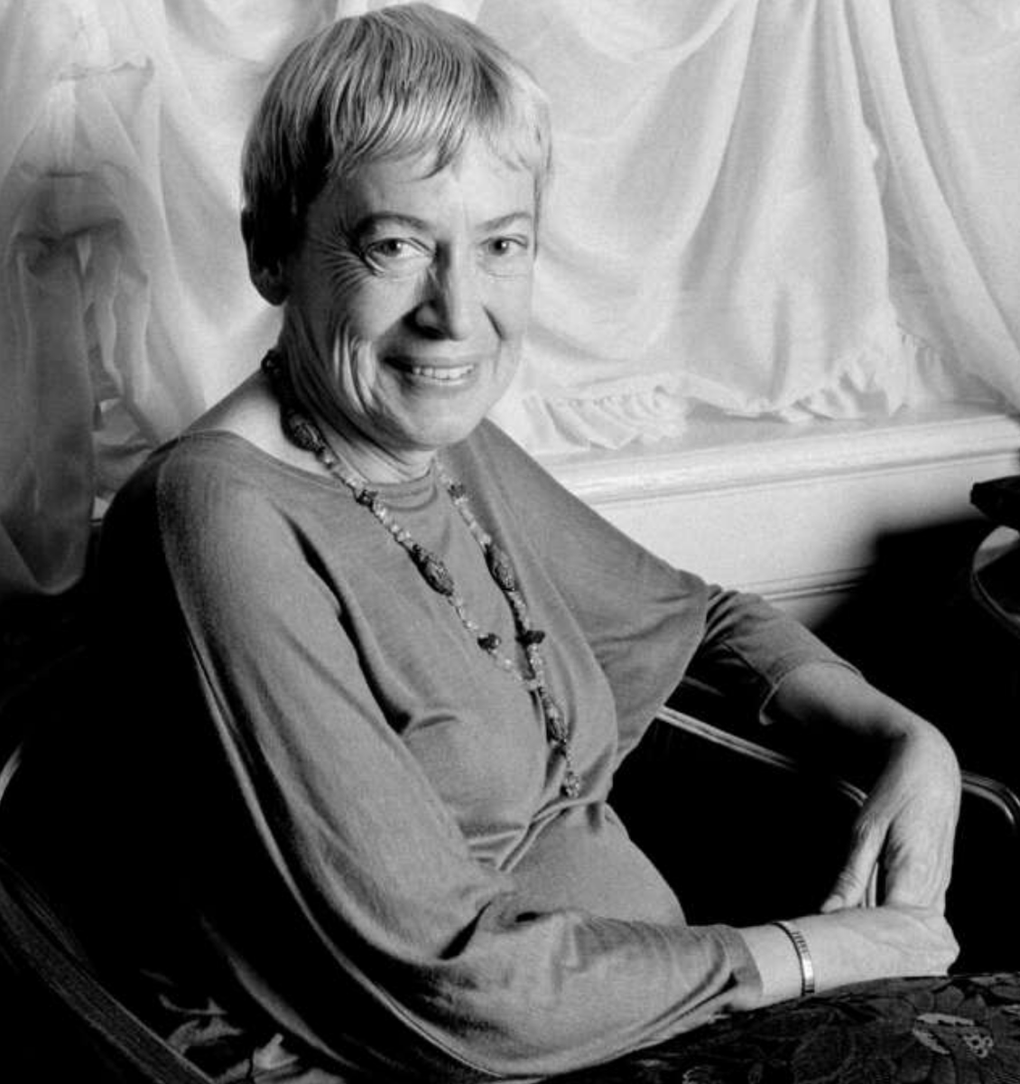 Ursula Le Guin'i kaybetmenin yıl dönümünde sevgi ve saygıyla anıyoruz. Kitaplarıyla bize kattığı hayal gücüne minnettarız.

#UrsulaLeGuin ❤️