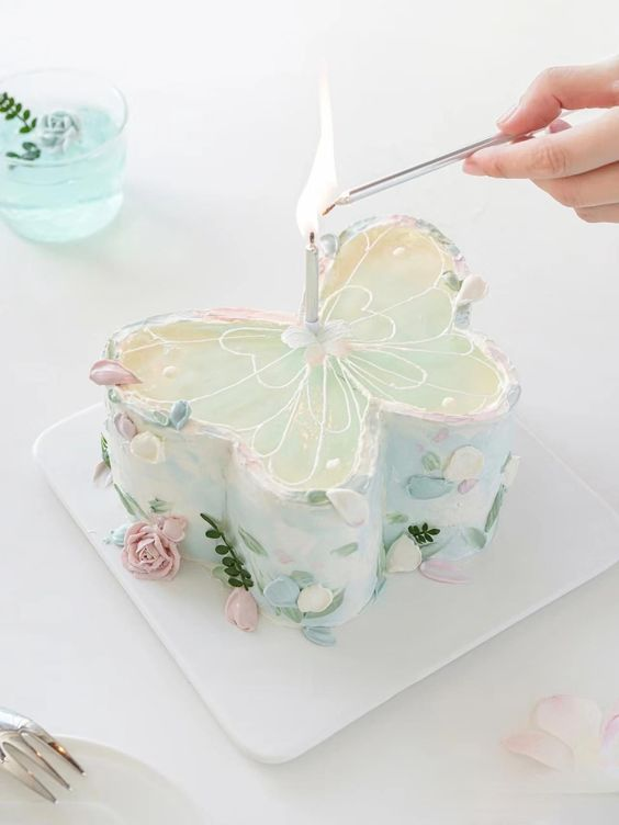 daily_dolce's tweet photo. Butterfly cakes 🦋 https://t.co/gfo4yJd4Ca