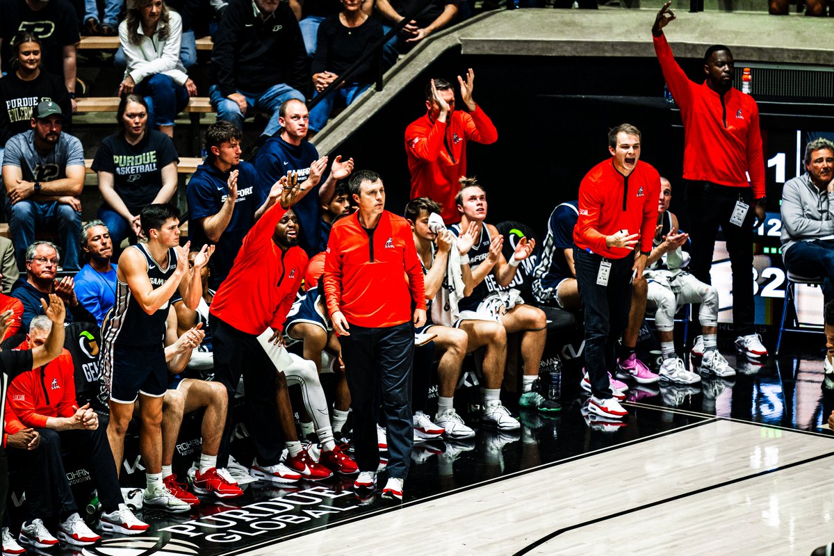𝙏𝙝𝙖𝙩'𝙨 𝙊𝙪𝙧 𝘾𝙤𝙖𝙘𝙝

<a href="/BuckyBasketball/">Bucky McMillan</a> has been named ESPN's National Coach of the Week 👏

#BuckyBall | #AllForSAMford