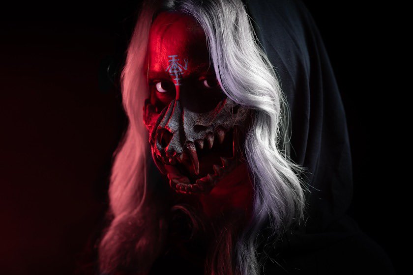 Let the darkness consume you🦇
📸 Noles dennhardt 
🎨 <a href="/mehronmakeup/">Mehron Makeup</a> 

#makeupart #gothicart #mua #makeup #gothsoftwitter #goth