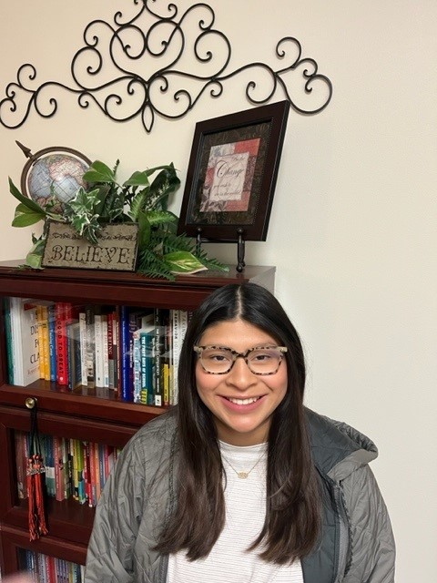 cheryljones1989's tweet photo. We picked up right where we left off last Friday with another graduate. Elisabeth graduated this morning! Elisabeth is looking forward to attending Weatherford College in the fall and will pursue a career in the medical field.
@AledoISD
#AllinAledo
#esmemc https://t.co/nj27fGJW0z