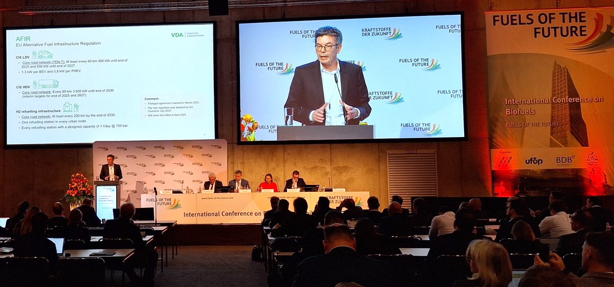 Kick-off for 21st @FuelOfTheFuture conference: The 5 organizing associations of the German biofuels industry welcomed more than 650 participants on the first day of the conference. Session 1 was moderated by UFOP Managing Director Stephan Arens.
ufop.de/english/news/f…