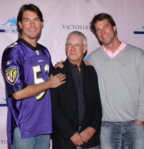 MrJerryOC's tweet photo. Slept on it.  I am a RAVENS fan now.  BIG TIME.  This is my dad and brother.  Our height comes from Mom.  #PurplePain https://t.co/zBaNBr0nc7