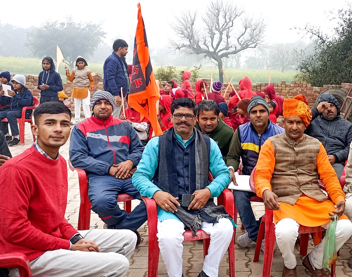 आज महेंद्रगढ़ (हरियाणा) में माननीय मंडल अध्यक्ष सत्यवीर जी से मिलकर मंदिर में अयोध्या रामलाला प्राण प्रतिष्ठा लाइव प्रसारण देखा एवं श्री राम यात्रा में शामिल हुए. 🚩