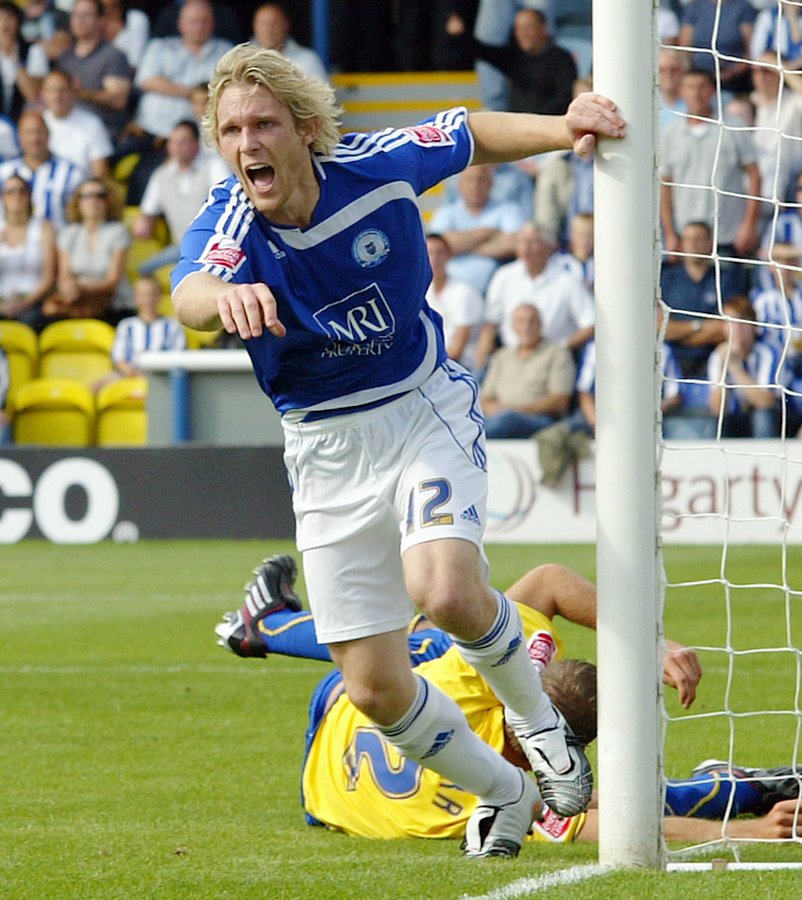 RandomEFLers's tweet photo. Craig Mackail-Smith - one of the first huge sales that Peterborough made, this man was absolutely lethal for a good while. Started in non-league with St Albans and Dagenham, before his iconic spell with the Posh led to a big money move to Brighton. Certified bagsman. https://t.co/SsqgUWdvKz