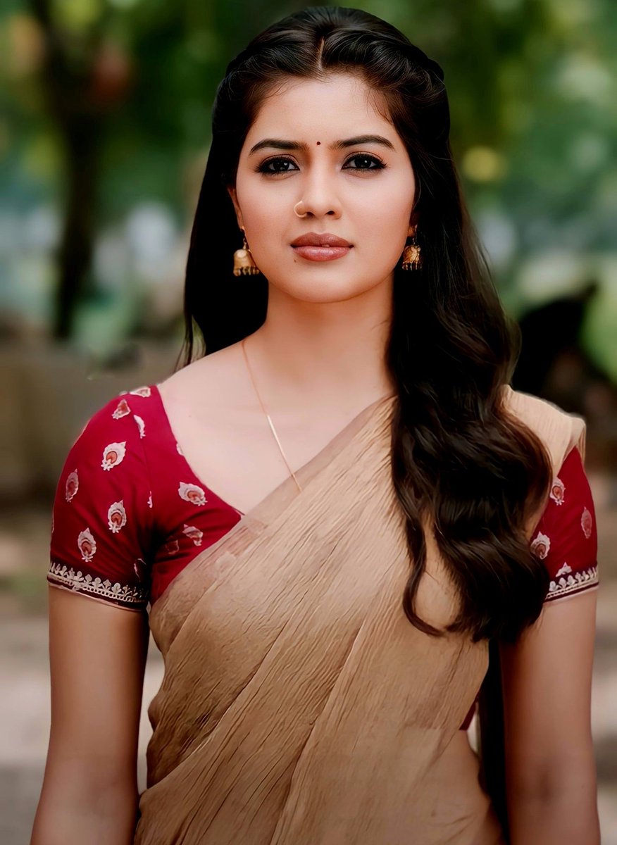 Elegance_45's tweet photo. Soon Top heroine league loki Entry isthadhi 

#AmrithaAiyer ❤️ https://t.co/bPki7HFuhk