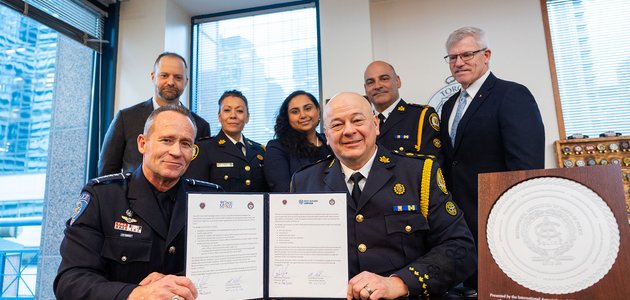 Our @TorontoPolice Command Team commits to @TheIACP pledges to successful interactions with persons with mental health conditions and intellectual/development disabilities and enhance trust with the community it serves Read more: tps.ca/media-centre/s…