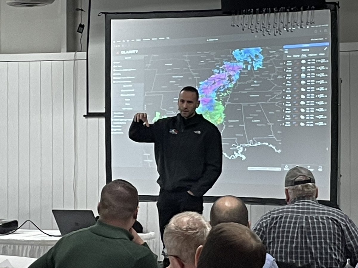 bam_weather's tweet photo. It was great to meet @Noggle_Farms today! 

Had a good time presenting the growing season outlook for 2024 this morning! #AGwx https://t.co/QKjYE5WOy1