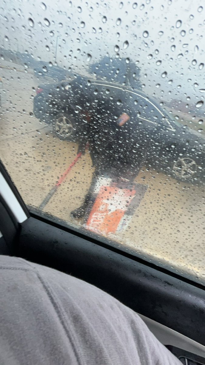 Txwildflower77's tweet photo. #AAA to the rescue.  Only took 15mins to get here!!! 
    Carlos is super sweet and told me to sit inside so I don’t get cold and wet ☔️ https://t.co/dqupxEF0DN