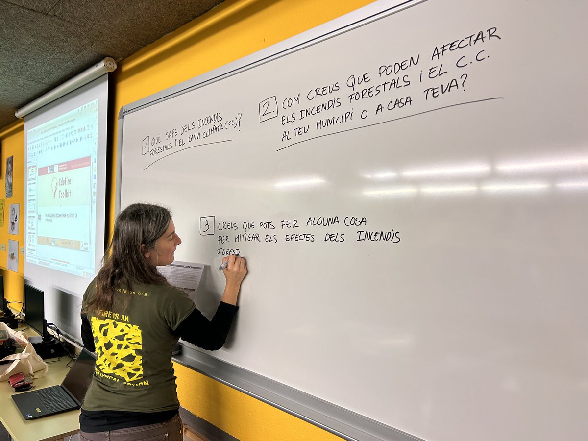 EduFire_Toolkit's tweet photo. 📢Today, we’ve started the 2nd #EduFireToolkit #pilottest!
📍 🤝 #InsTaradell
👉Facilitated by Helena Ballart and Carla Vilarasau, from @PauCostaF
👉With the support of @EUErasmusPlus and @sepiegob
👉More in the thread ⬇️!
#PBL #STEAM #wildfire https://t.co/xOhMQ3A2v2