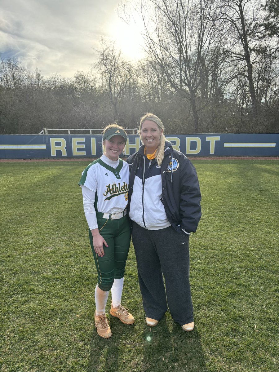 emmiejones_17's tweet photo. Thank you @RUSoftball22 @Blalock101 for hosting a great instructional and fun camp! I appreciated the time and effort put into the campers. what a great experience , can’t wait to get back! https://t.co/IzUYxVLSjG