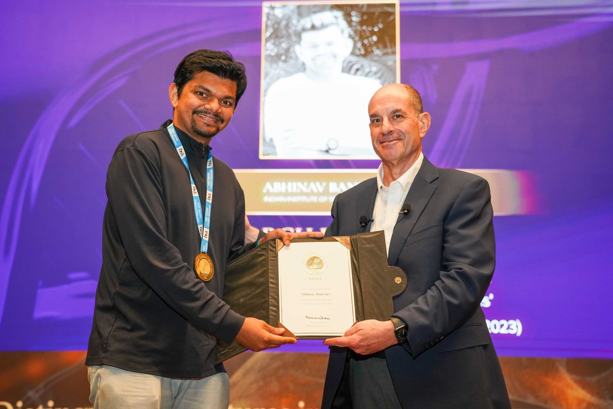 TNQLectures's tweet photo. Congratulations to Abhinav Banerjee @abhinav_512, the Winner of the Inspiring Science Award 2024! 

Abhinav received his award from #NobelLaureate David Julius at the lecture in Bengaluru this evening. 

#InspiringScience #InspiringScienceAward @iiscbangalore https://t.co/CAaXIrJEH6