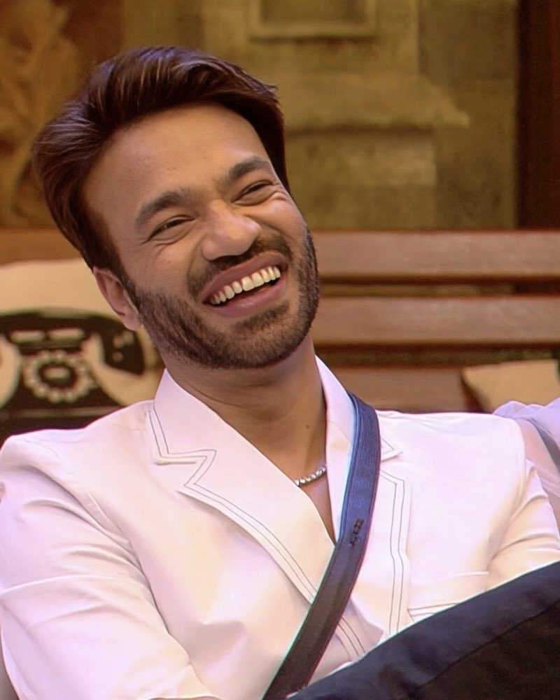 jainvick's tweet image. Last Weekend Ka Vaar but now it's time for Vicky Bhaiya to shoot Vijay Ka Baan because he has entered the Finale week 🥳✨

@ColorsTV @BeingSalmanKhan @JioCinema @EndemolShineIND 

#VickyJain #Vicky #FinaleWeek #BiggBoss #BB17 #DilDimaagAurDum #Colors #SalmanKhan #JioCinema