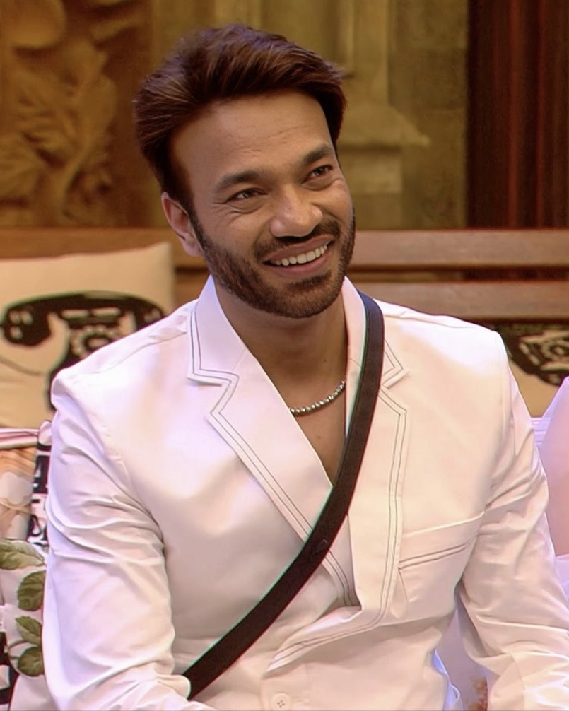 jainvick's tweet image. Last Weekend Ka Vaar but now it's time for Vicky Bhaiya to shoot Vijay Ka Baan because he has entered the Finale week 🥳✨

@ColorsTV @BeingSalmanKhan @JioCinema @EndemolShineIND 

#VickyJain #Vicky #FinaleWeek #BiggBoss #BB17 #DilDimaagAurDum #Colors #SalmanKhan #JioCinema