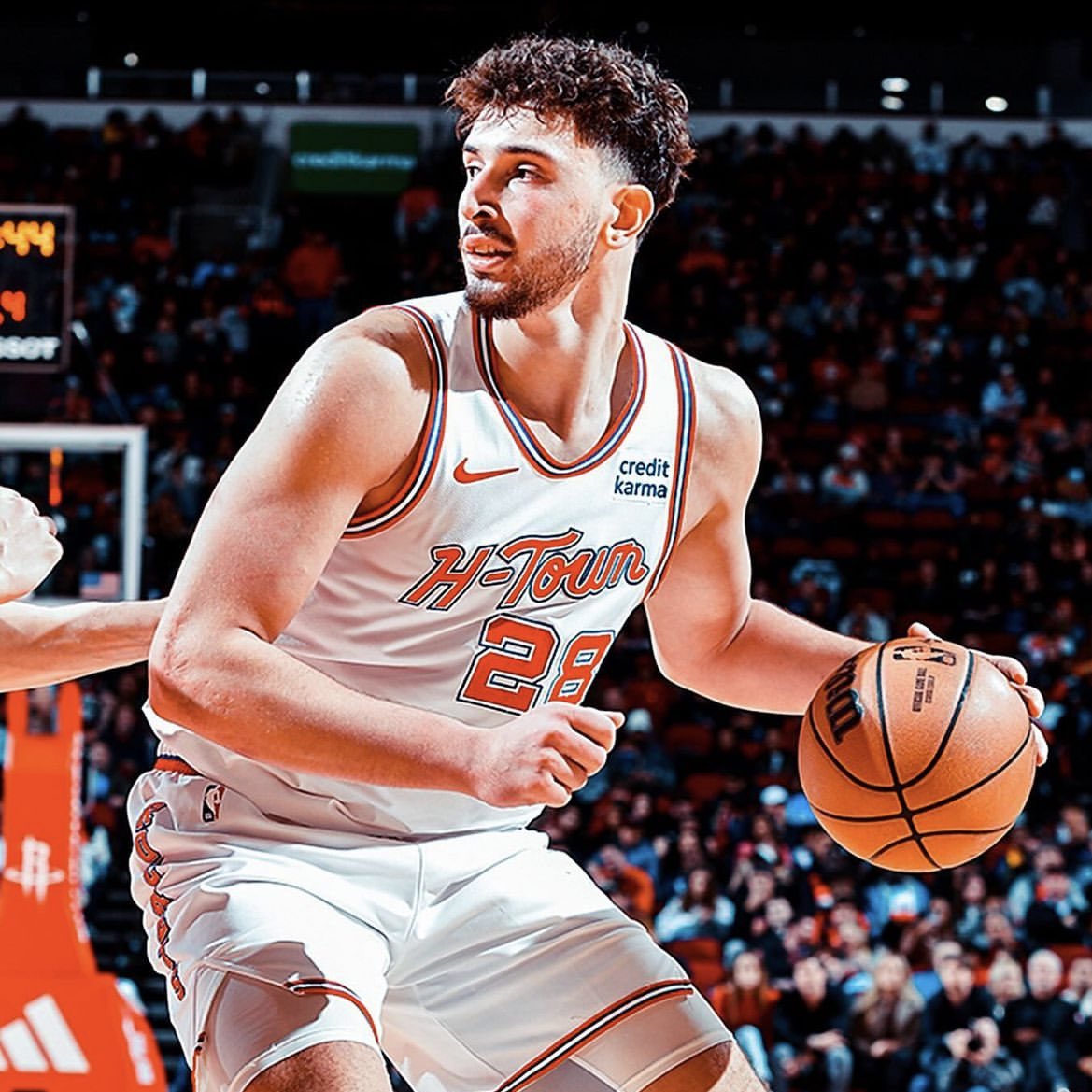 BradeauxNBA's tweet photo. Alperen Şengün this season:

22 PTS
9.2 REB
5.0 AST

He’s on pace to become the 2nd youngest player in NBA History to average or exceed 22/9/5 in a season, behind Luka Dončić. https://t.co/OH3qCajymC