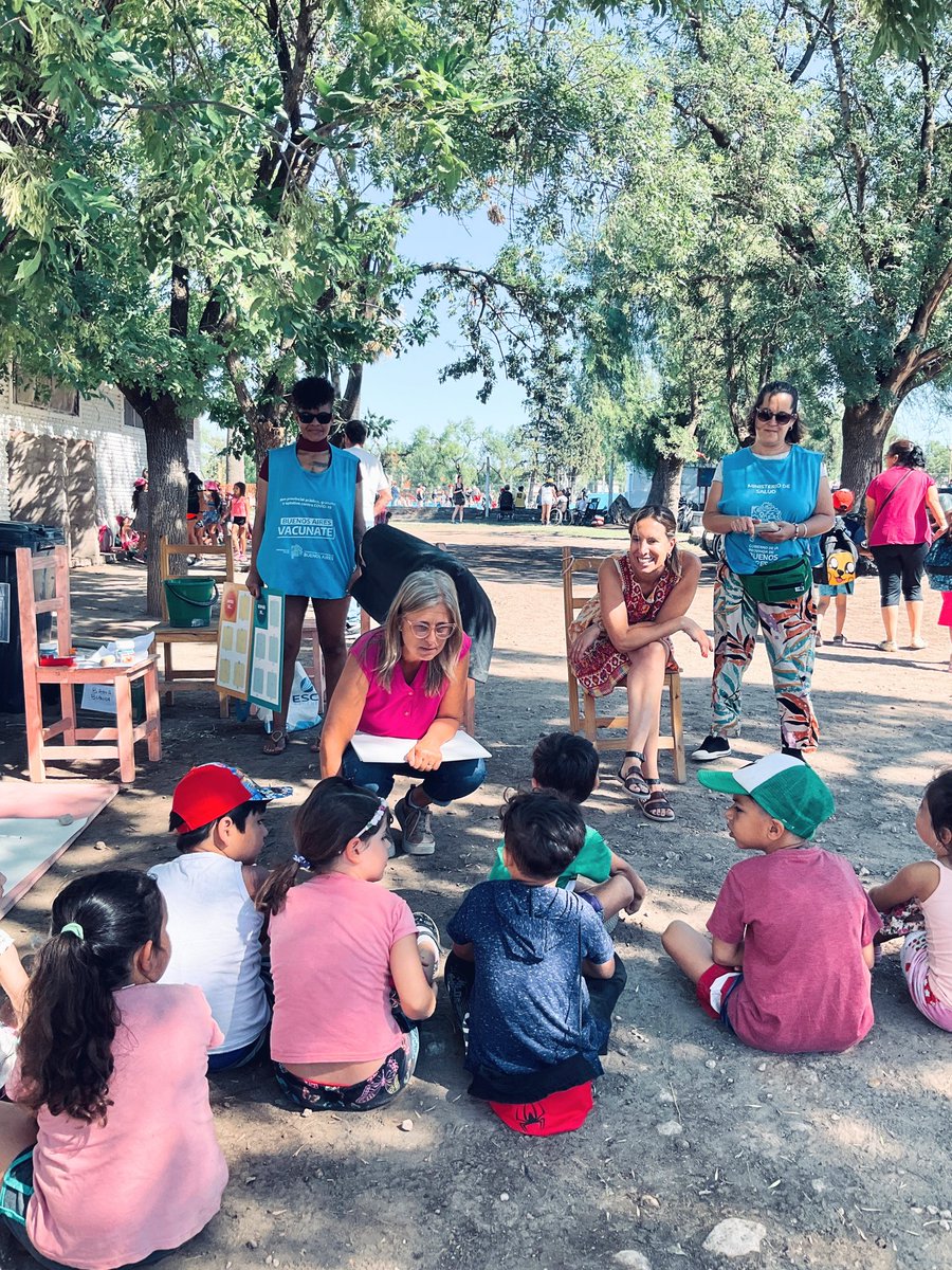 regsanuno's tweet photo. ❤️ ¡Salud y diversión en la Colonia Municipal del Parque Independencia! 🏊🏻‍♀️

👩🏻‍⚕️Esta mañana, el equipo de Salud Comunitaria y de la Secretaría de Salud realizó 𝘁𝗮𝗹𝗹𝗲𝗿𝗲𝘀 𝗽𝗿𝗼𝗺𝗼𝗽𝗿𝗲𝘃𝗲𝗻𝘁𝗶𝘃𝗼𝘀 con los más chiquitos que asisten a la pileta. https://t.co/b9j3dEZkmv
