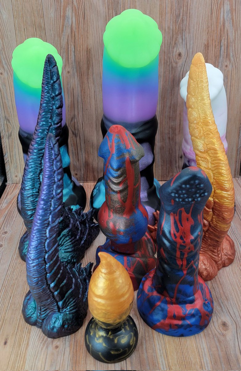 BardToys's tweet photo. A good Monday to you!

This week we are going to be deep into drop prep, and will announce the date more than likely later today!

Aside from making some Near Clear monsters, we are also making a few highlights, and space cows! https://t.co/n6NkaMXQN6