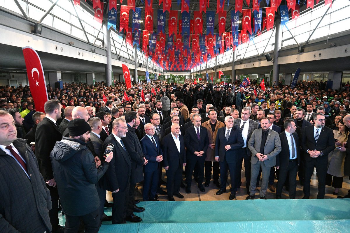 davutgurkan's tweet photo. AK Partili Belediyelerimiz farkını göstermeye devam ediyor ve devam edecek!

Bugün Büyükşehir Belediyemizin emektarları, değerli çalışan kardeşlerimizin maaşlarının iyileştirmesi ve toplu sözleşme törenindeydik. 

En düşük zam oranı yüzde 70 ve yüzde 88 ile rekor zamma imza atan Büyükşehir Belediye Başkanımız Alinur Aktaş ve emeği geçenlere teşekkür ediyorum.

Hayırlı bereketli olsun.