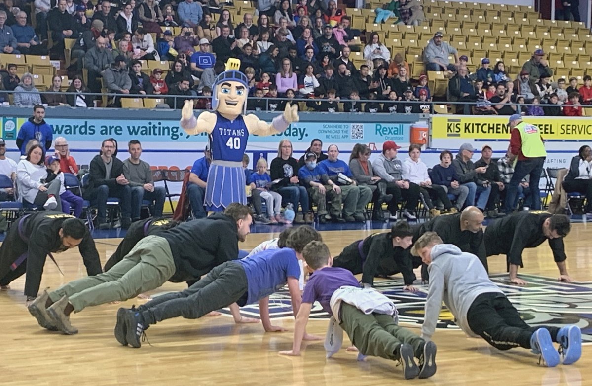 CMHAWW's tweet photo. Thank you @kw_titans for an incredible #mentalhealth awareness game and #PushUpChallengeCA contest! Will you accept The Push-Up Challenge and do 2,000 pushups from Feb 1-23 – in the name of the 20% of Canadians who experience a mental illness each year?https://t.co/njbna5UFPd https://t.co/7cfQbvjrxw