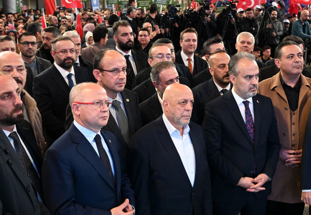 davutgurkan's tweet photo. AK Partili Belediyelerimiz farkını göstermeye devam ediyor ve devam edecek!

Bugün Büyükşehir Belediyemizin emektarları, değerli çalışan kardeşlerimizin maaşlarının iyileştirmesi ve toplu sözleşme törenindeydik. 

En düşük zam oranı yüzde 70 ve yüzde 88 ile rekor zamma imza atan Büyükşehir Belediye Başkanımız Alinur Aktaş ve emeği geçenlere teşekkür ediyorum.

Hayırlı bereketli olsun.