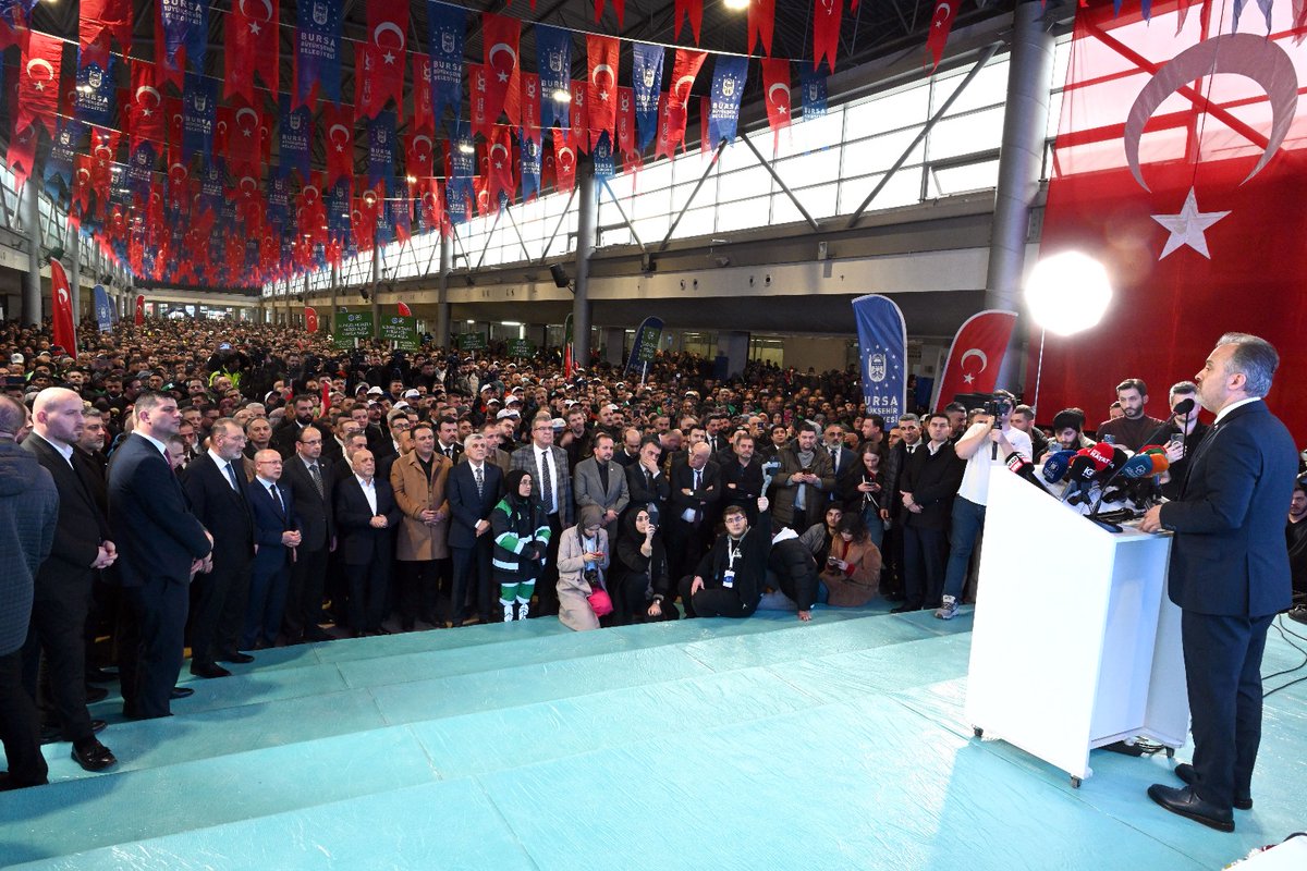 davutgurkan's tweet photo. AK Partili Belediyelerimiz farkını göstermeye devam ediyor ve devam edecek!

Bugün Büyükşehir Belediyemizin emektarları, değerli çalışan kardeşlerimizin maaşlarının iyileştirmesi ve toplu sözleşme törenindeydik. 

En düşük zam oranı yüzde 70 ve yüzde 88 ile rekor zamma imza atan Büyükşehir Belediye Başkanımız Alinur Aktaş ve emeği geçenlere teşekkür ediyorum.

Hayırlı bereketli olsun.